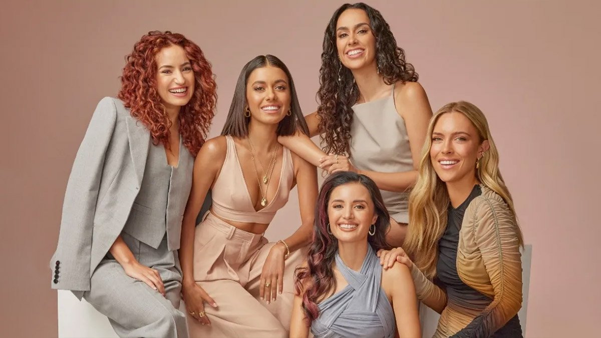 Paper Dolls season 1